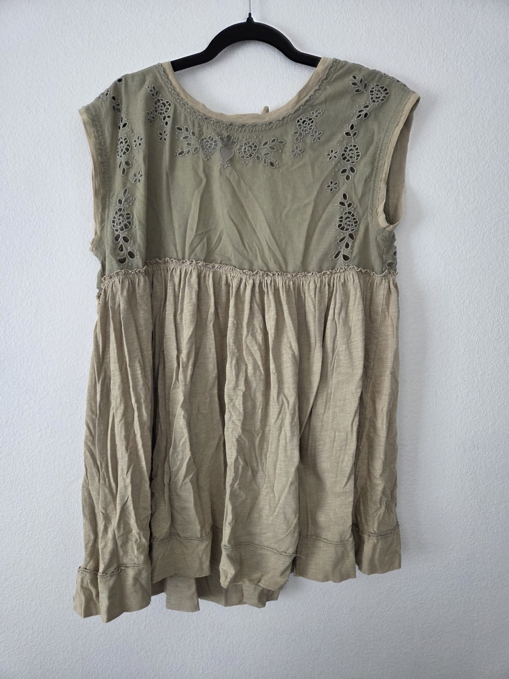 Two-Tone Olive & Beige Sleeveless Blouse